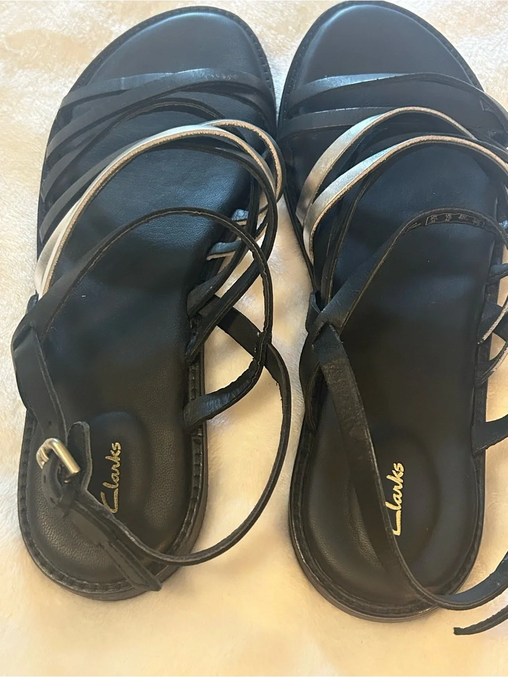 Clarks Women’s Black & Silver Strappy Flat Sandals Ankle Strap Size 10